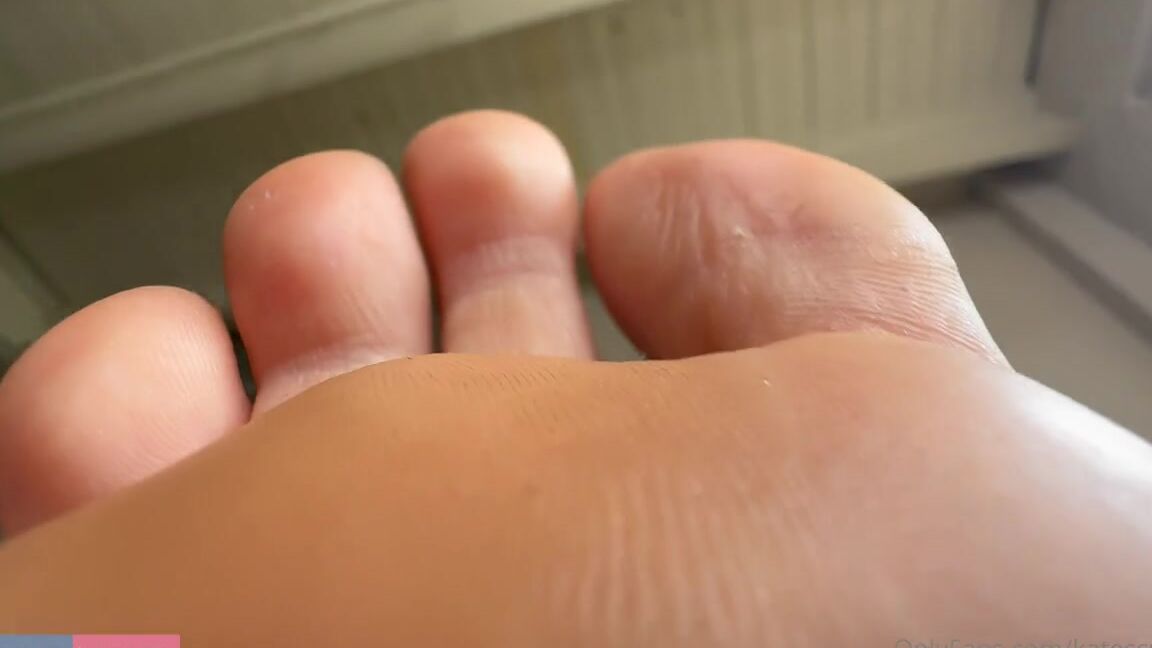 Goddess Kate Aka Katescutiies Onlyfans My Step Brother Shrunk Himself So While Our Parents Are Gone I Convince Him To Rub My Giant Feet Wit