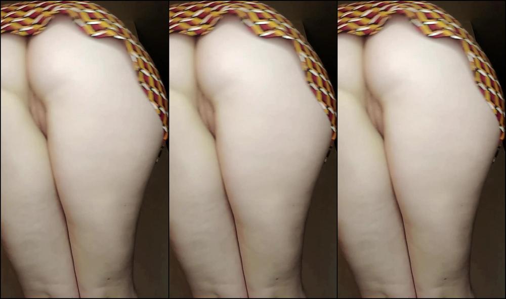 "Lizzymaestro" ass, bigass, pussyspreading, pussyteasing, upskirt Upskirt Teasing and Touching No Panties manyvids