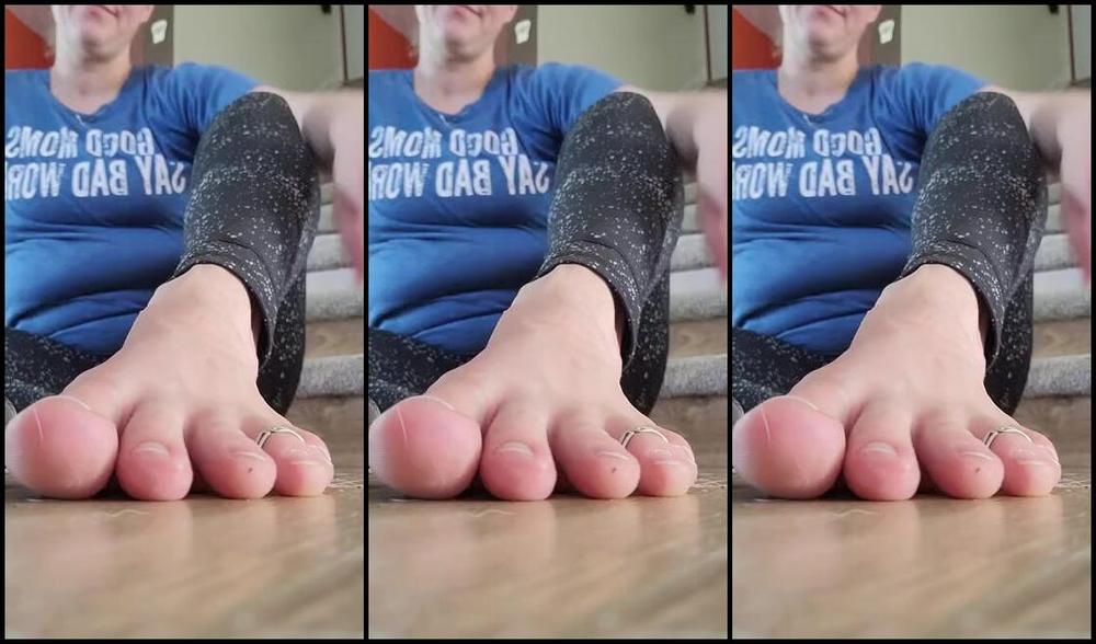 Mplfeet Vip Nicknamed Mplfeet Vip Onlyfans Lets Just See What Is Going On Here Are You A Socks Or Barefoot Fan