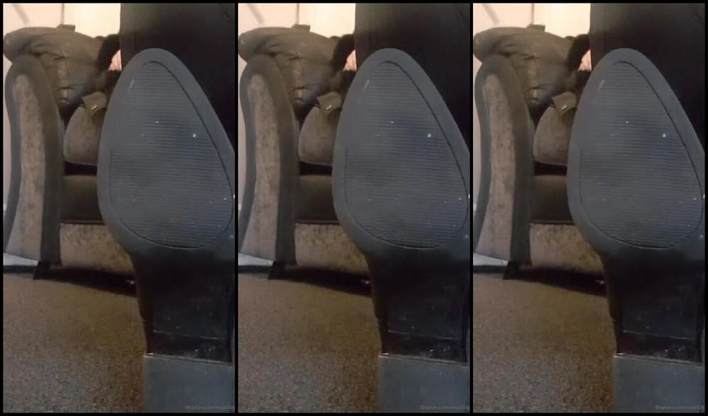 Miss B Nicknamed Missb52S Onlyfans 01 13 2020 Ignoring You Worthless Pig As I Wait On My Taxi