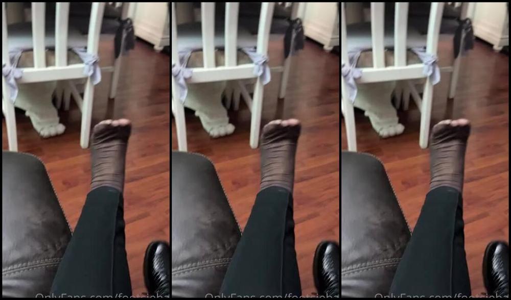 Gia S Feet Nicknamed Footsiebab 06 24 2022 Onlyfans Video Cheesy Feet Black Nylons After Shoes