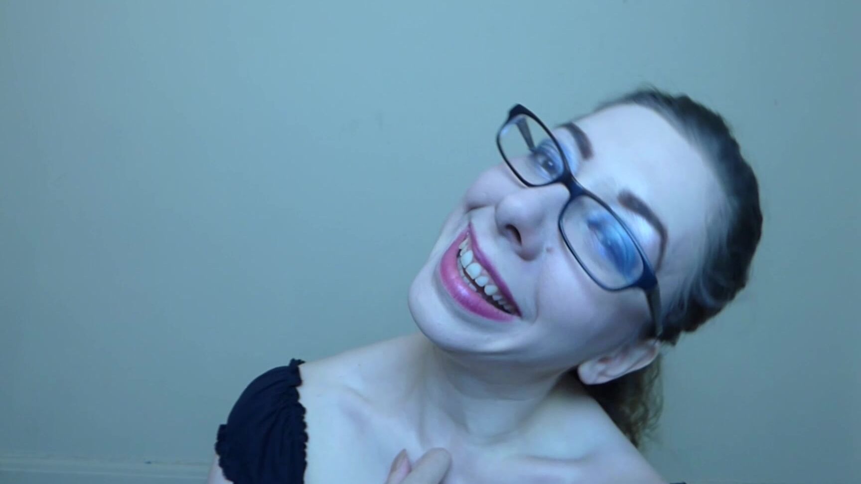 Canadiansammy Waitress Wants Your Cum