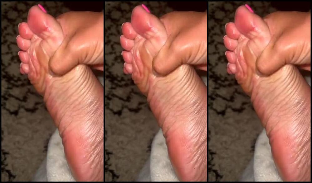 Sarah Bbw Fantasy Toes Aka Comefollowsarah Onlyfans Oiled Up And Ready For You