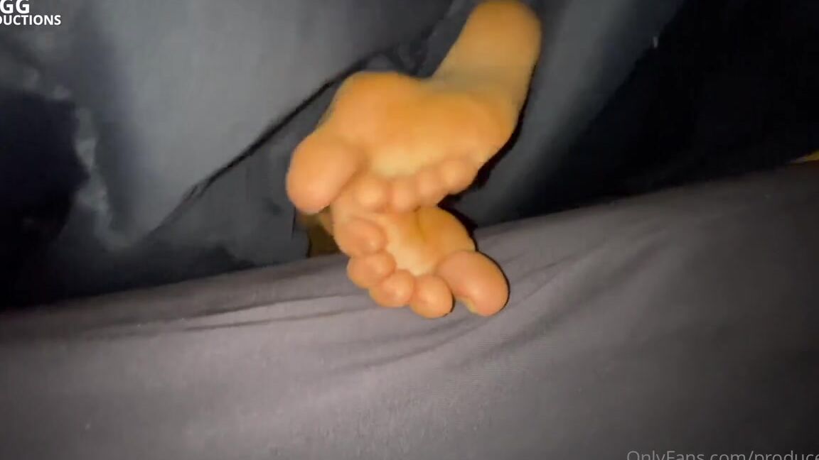 Producer Gg 11 26 2024 Onlyfans Video Under The Duvet With Paulinha