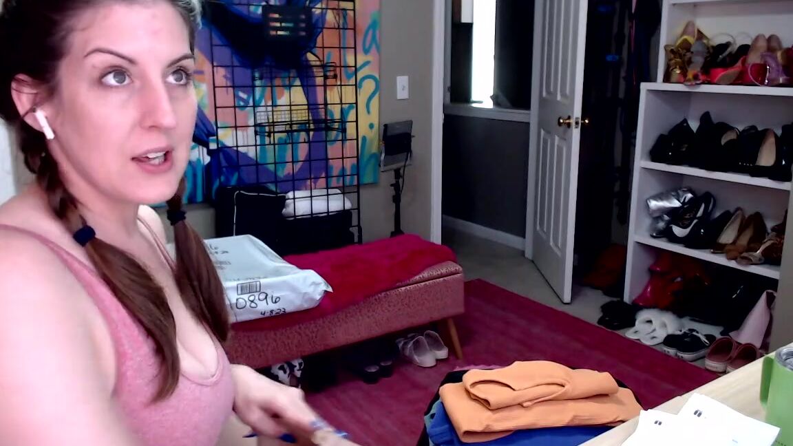 Ms Tomorrow Nicknamed Dommetomorrow Onlyfans Stream Started At 04112023 0337 Pm Opening Gifts From Gabbi And Mermaid Baby