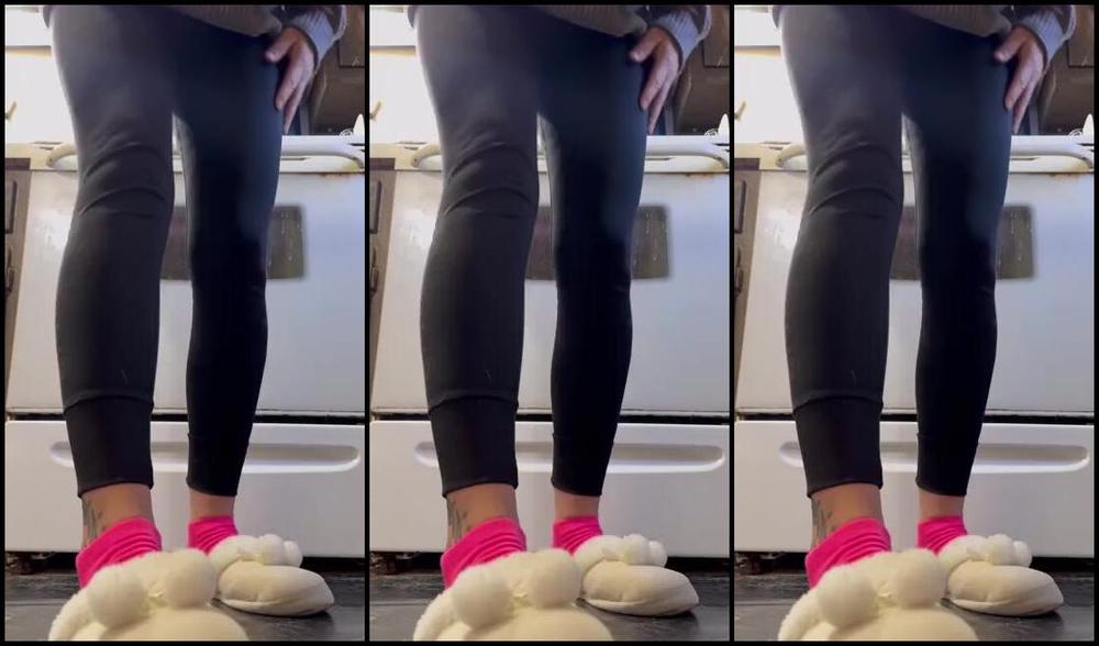 Soldmysolesforink Nicknamed Soldmysolesforink 11 29 2023 Onlyfans Video Coffee Hits My Sole And Lights It Up Much Like My Scent Has The Same Abilities