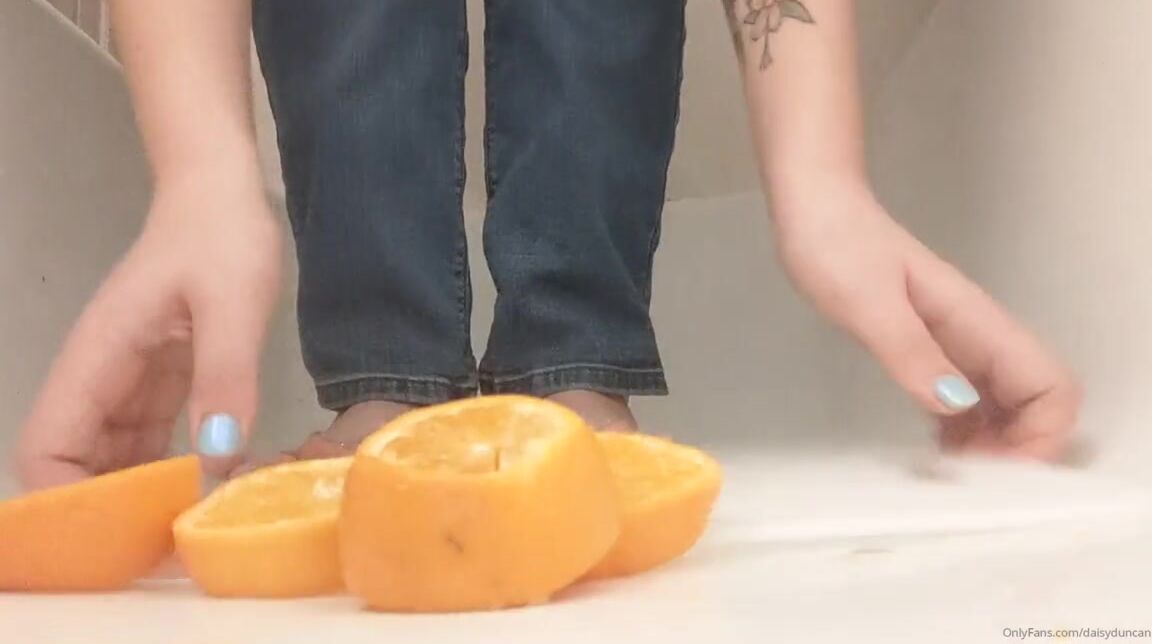Daisy Duncan Nicknamed Daisyduncan Onlyfans Orange Crushing Video