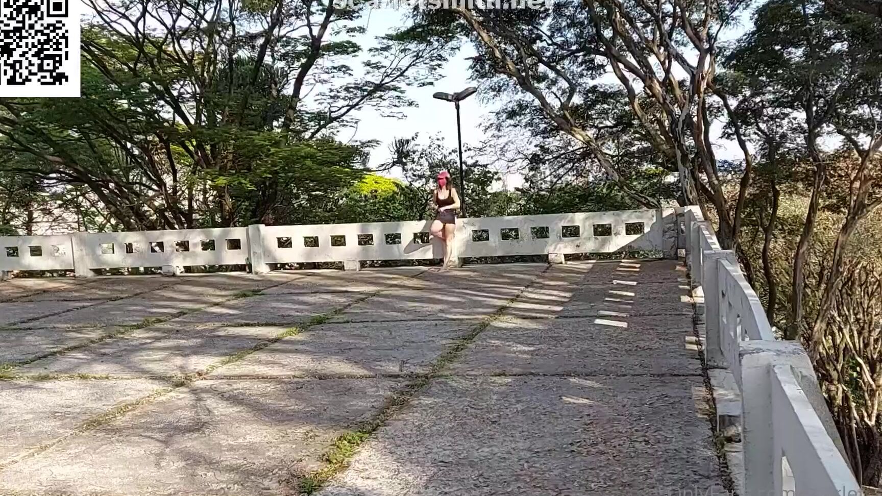 Scarlet Smith Upskirt Nopanties Openlegs Pussy