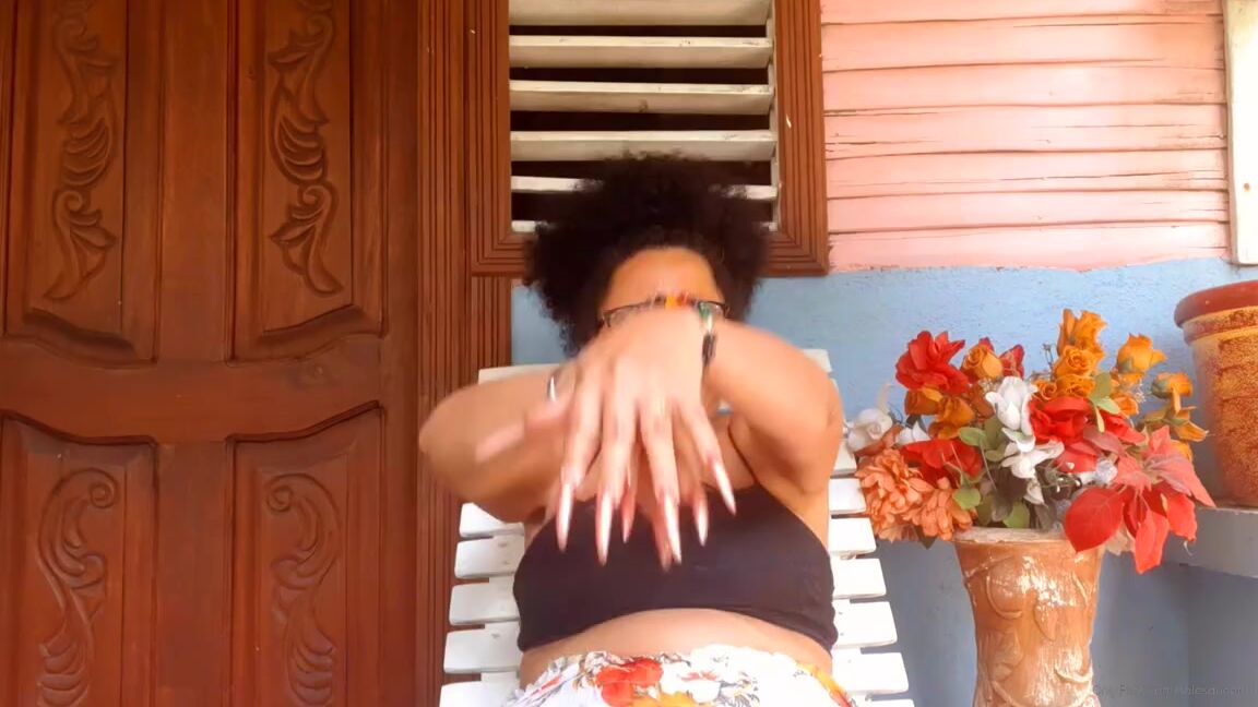 Meryann Aka Solesqueenrd Onlyfans Quarantine Feet And Tities Hanging