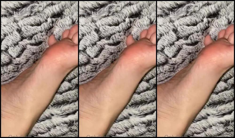 Waifu Jess Nicknamed Waifufeetmilkog Onlyfans Hello Kitty Spit 29