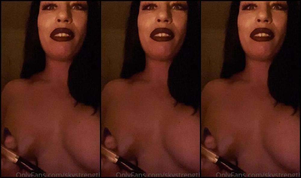 Skystrength Smoking Hot Christmas Sant