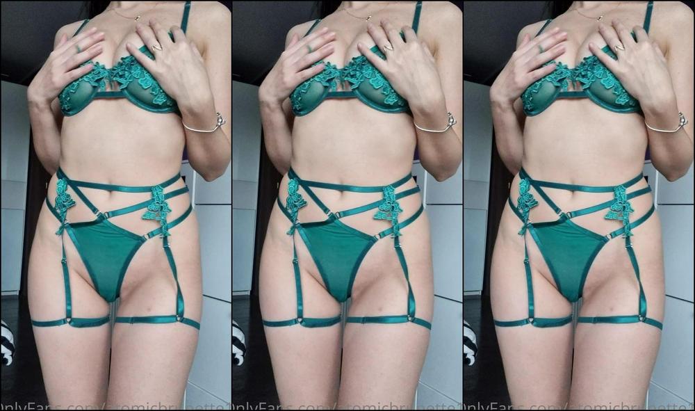 Atomicbrunette18 1 118