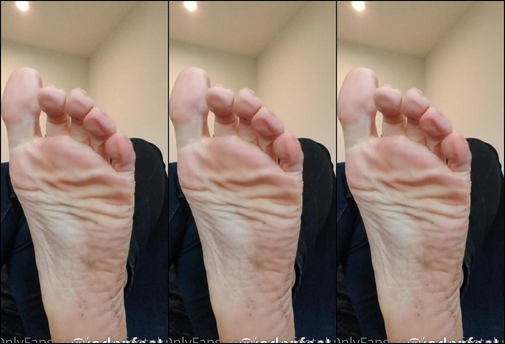 Jadezfeetplus 2229811656 09 25 2021 It S Finally Friday Get Over Here And Help Me Relax