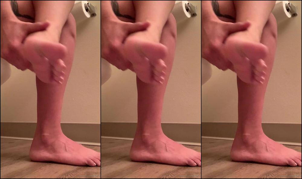 Solidgoddess Lotioning Up After A Nice Shower