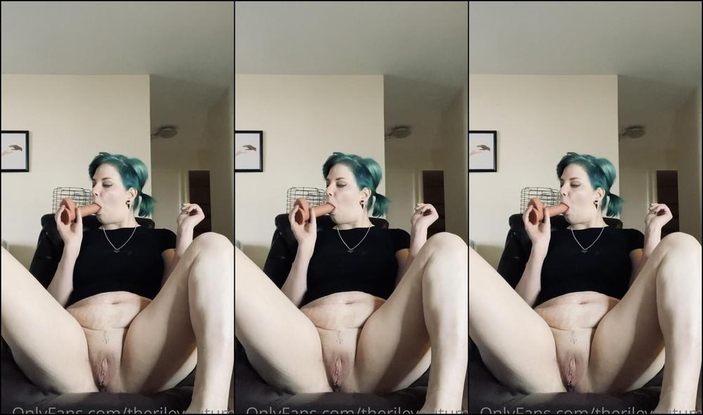 Therileyautumn Avoiding Office Work And Pretending He S Inside Me