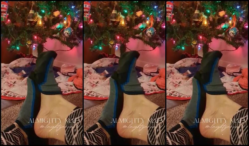 Almighty Maeve Nicknamed Almightymaeve 12 03 2023 Onlyfans Video Sock Removal Enjoy The View My Good Boys Q