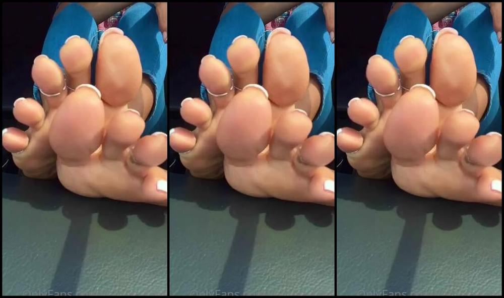 Laprettyfeet4 Nicknamed Laprettyfeet4 Onlyfans Mouth Watering White Toes You Know What To Do