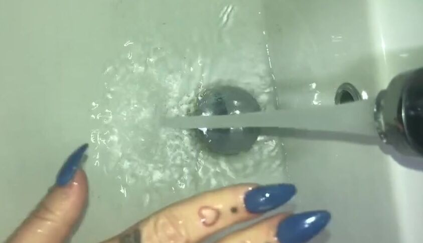 Latinamarina Onlyfans Colour Changing Nails Tell Me What You Like Are You Feeling Blue Or Are You Feeling Pearly White