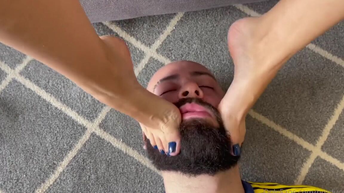 Goddess Grazi Aka Producer Gg Onlyfans Paulinha Was Very Angry That Day Foot Slaps Construction Noise Next Door The Foot Slave Is Theisht