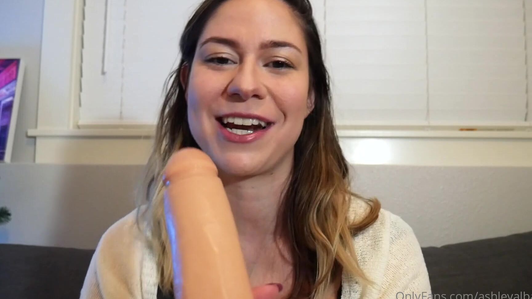 ashleyalban94-13-01-2021-2008159705-rip-my-throat-lol-my-2021-resolution-is-to-tame-my-gag-reflex-again.-i-m-going-to-start-tr