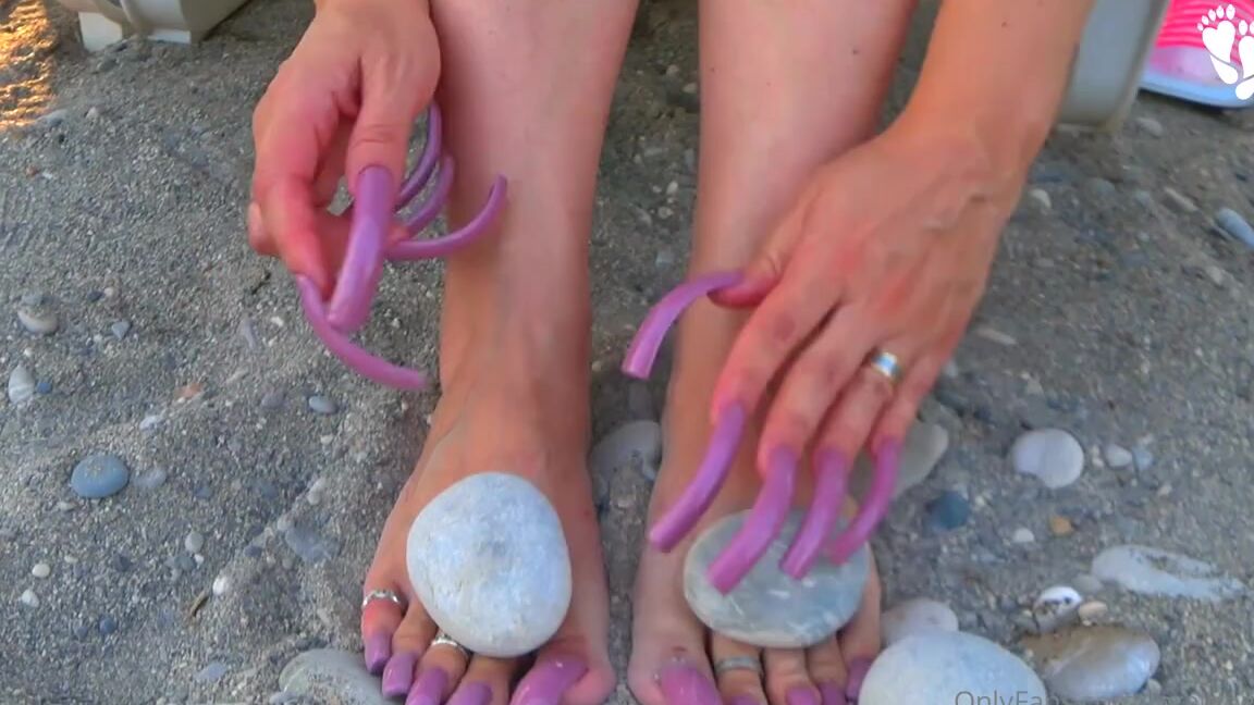 Lora Long Nails Nicknamed Loralongnails Onlyfans Sun Sea And Sand Relaxation For Body And Soul I Lie On The Beach And Enjoy The Sea Air Plea