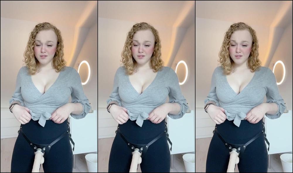 Sarahcalanthe Pegged For A Ps Happy Femdom Friday Your Girlfriend Knows How Badly You Want A Ps