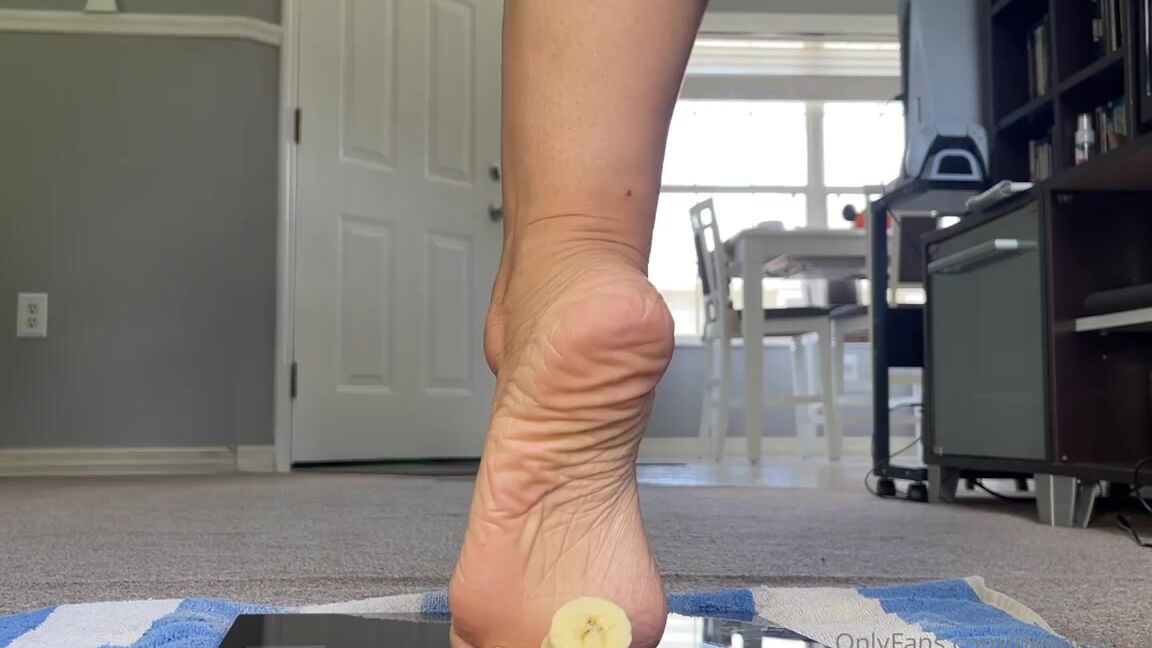 Deedeericanfeet Onlyfans Mmmm Some Delicious Foot Crushing In Wide Angle View
