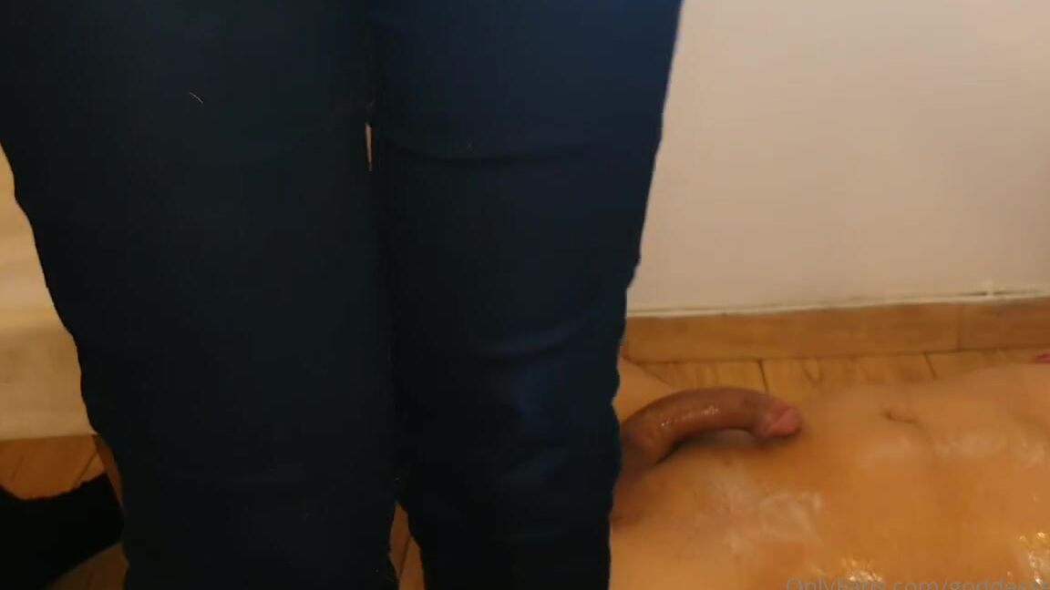 Goddesselisaa Onlyfans If You Love Footjob Youre Going To Go Crazy With These In The End I Still Step On My Vassals