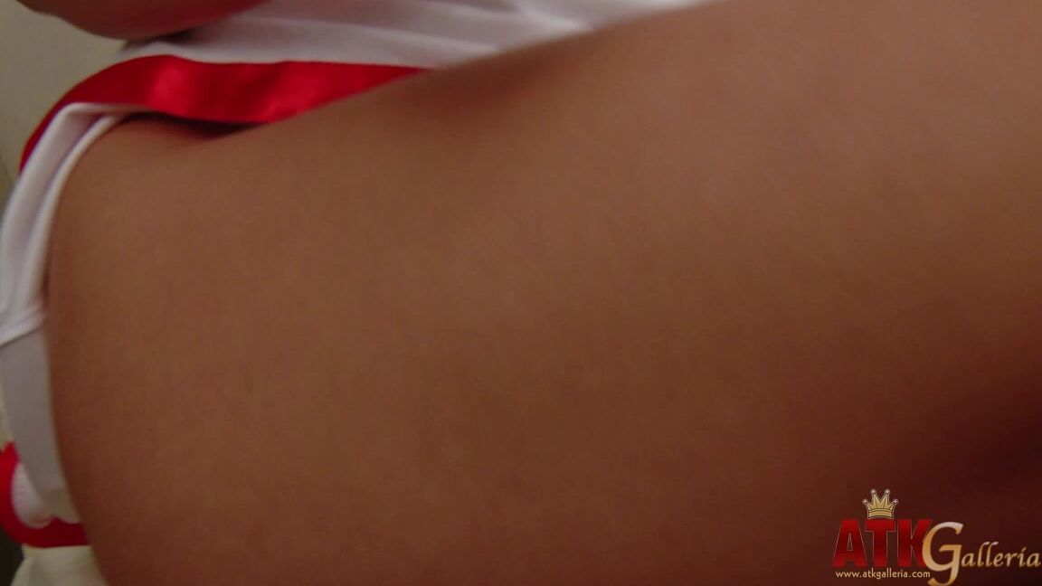 Jessika Lux Amkingdom 2010 12 20 720P Solo