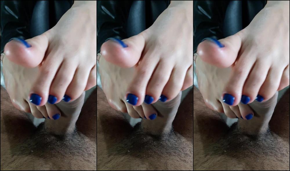 Thefeetoflola Hot Toejob With Cumshot Guy Pov Dark Blue Nails Min