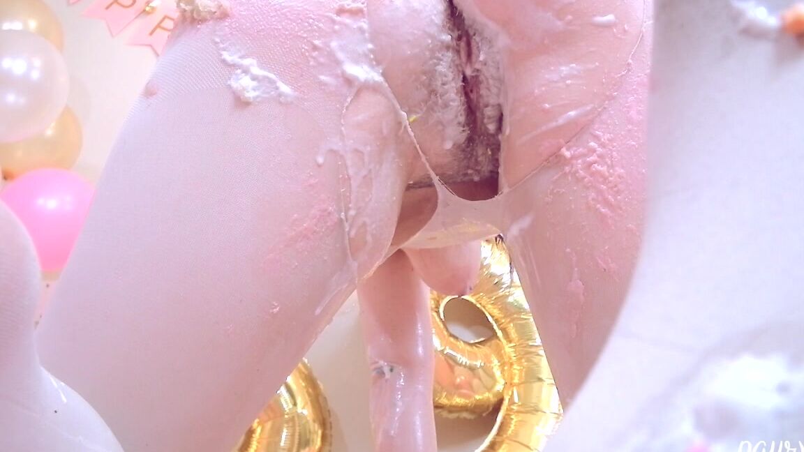 Wet & Messy, Food & Object Crush, Food Sploshing, Close-Ups pawslut wam cake sitting and body decorating ManyVids