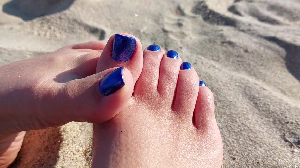 Mica Sandy Nicknamed Sandysmallfeet Onlyfans Sound Of Waves Sand And Perfect Blue Pedi Sensual Toes Wiggling Video So Sexy