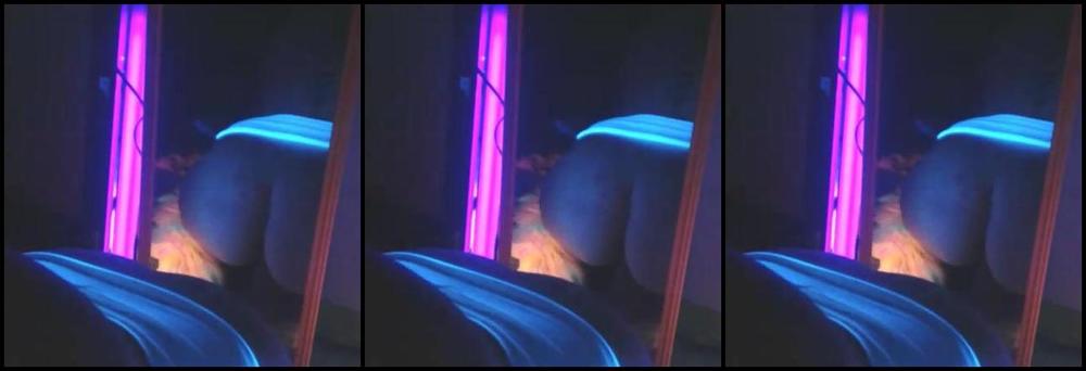 Mirahxox Blacklight Mirror Masturbation