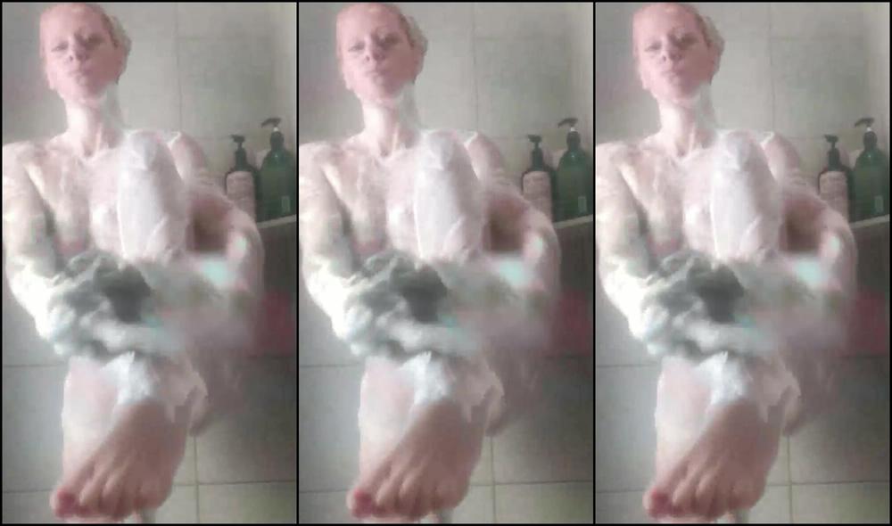 Cynthiatazer Stream Started At Pm Getting Wet N Wild N The Shower