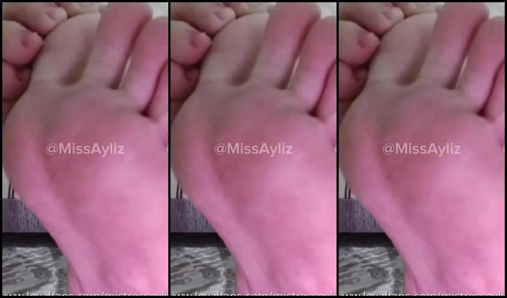 Mistress Ayliz I M Shooting A Special Video For You With My Nails Loyalfans