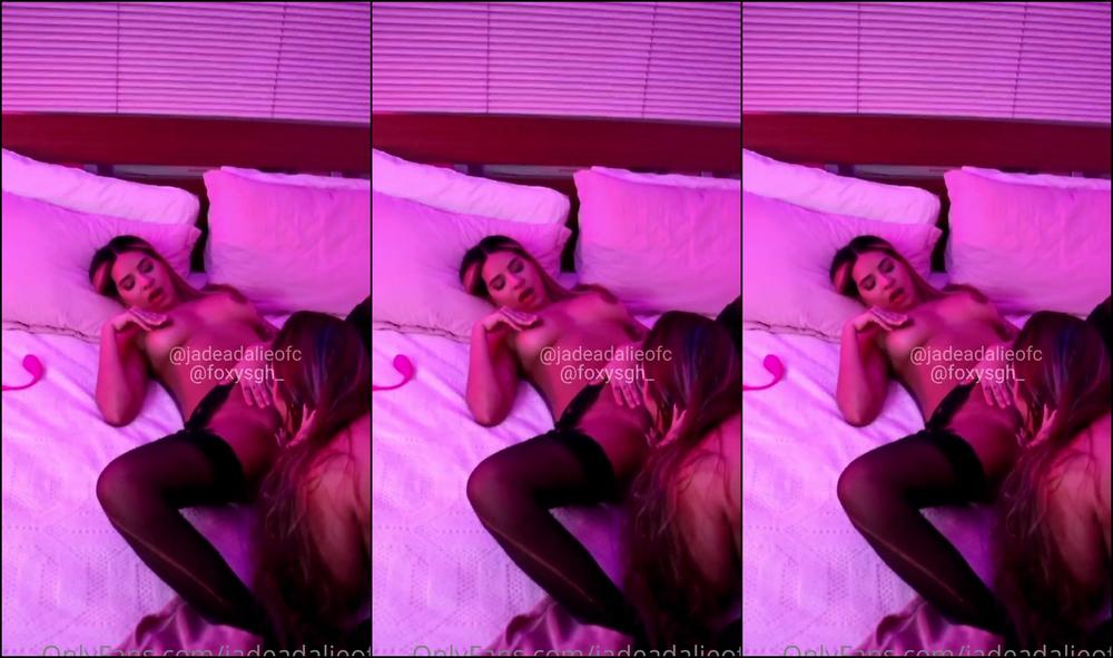 Jadeadalieofc 2625393994 10 03 2022 Trouxe Minha Amiguinha Pra Casa E Ela Me Chupou At Eu Gozar Na Boquinha Dela