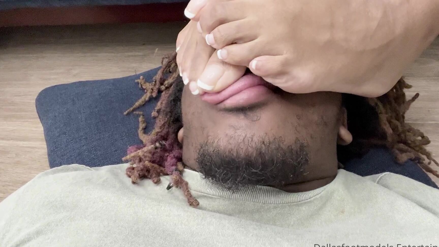 Dallasfootmodelsent Face Smothering With Iamtreasuretoes