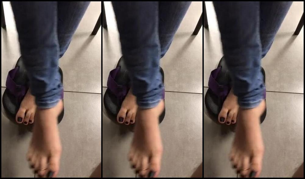 Pezinhos Da Amora Aka Amorafeetofc Onlyfans A Little Candid Video Style Do You Like 1