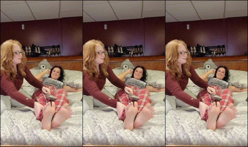 u184265127-22-11-2021-2281035136-girlfriend-tickle-attack