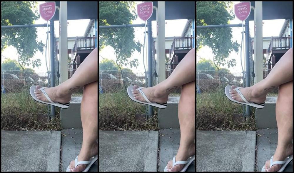 Aminamarie Onlyfans This Is The Driest My Feet Have Been In A Very Long Time Lol I Need Some Lotion And Oil Stat