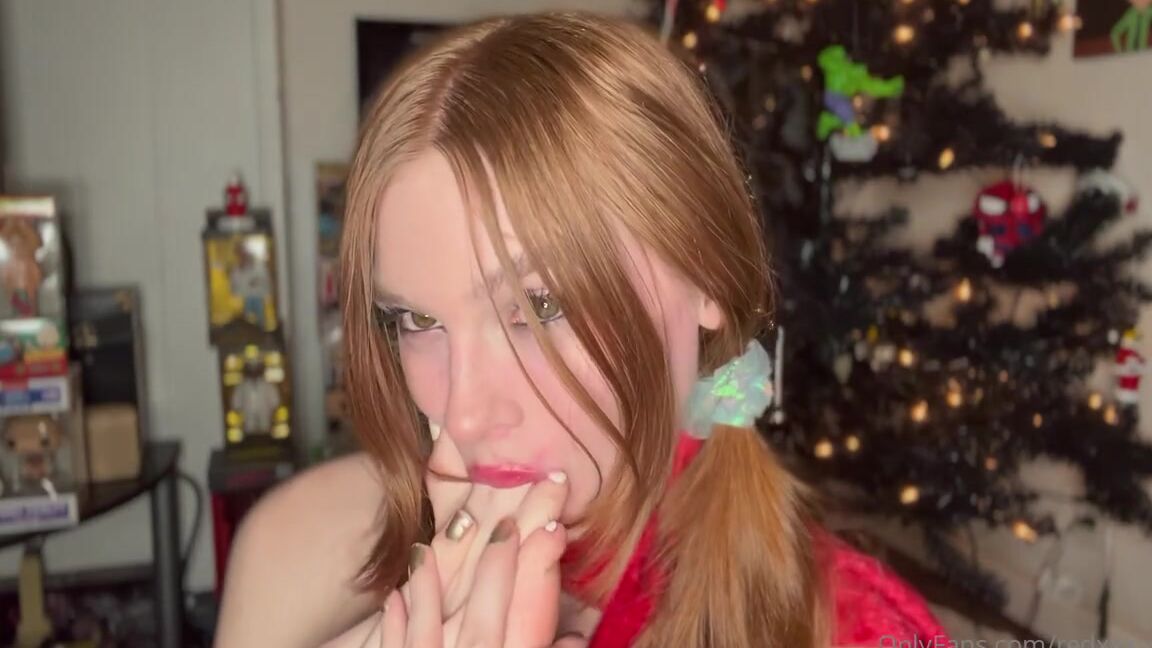 Zoe Strawberry Nicknamed Redxxxsuede Onlyfans Santa All I Want For Christmas Is To Suck My Toes For You And Maybe A Big Snack Left On Them