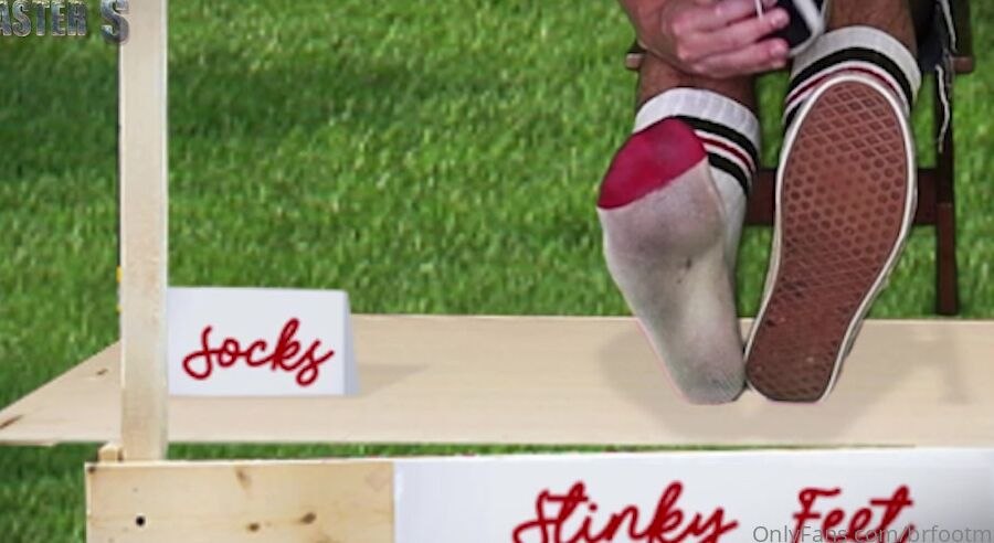 Brfootmodel 2117707354 05 24 2021 Foot Stand Pay Me