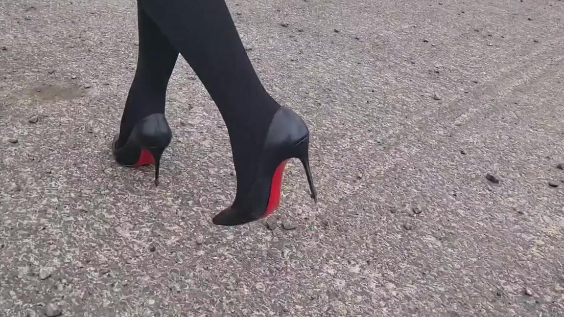 Kats Worn Heels Nicknamed Katswornheels Onlyfans Just Walking In Louboutin Kate 100 Nail Heels