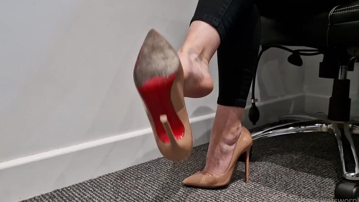 Kats Worn Heels Nicknamed Katswornheels Onlyfans Sit And Watch Me Cool My Feet Down As I Dangle My Sexy Louboutins
