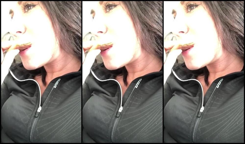 Michelle Rayne Aka Goddessraaynne Onlyfans Video 300 Ignorefetish While I Eat A Snack And Watch Tv And Play With My Tits