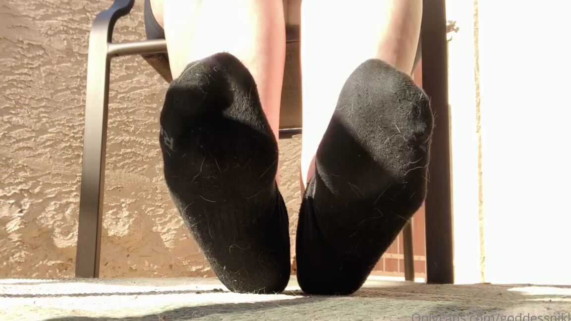 Prettynikkitoez Onlyfans Dirty Dog Hairy Sweaty Socks Ew I Need To Get These Off Right Away