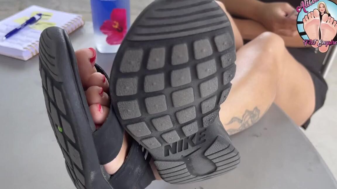 Alicia Feet Onlyfans College Girls Has The Prettiest Feetp