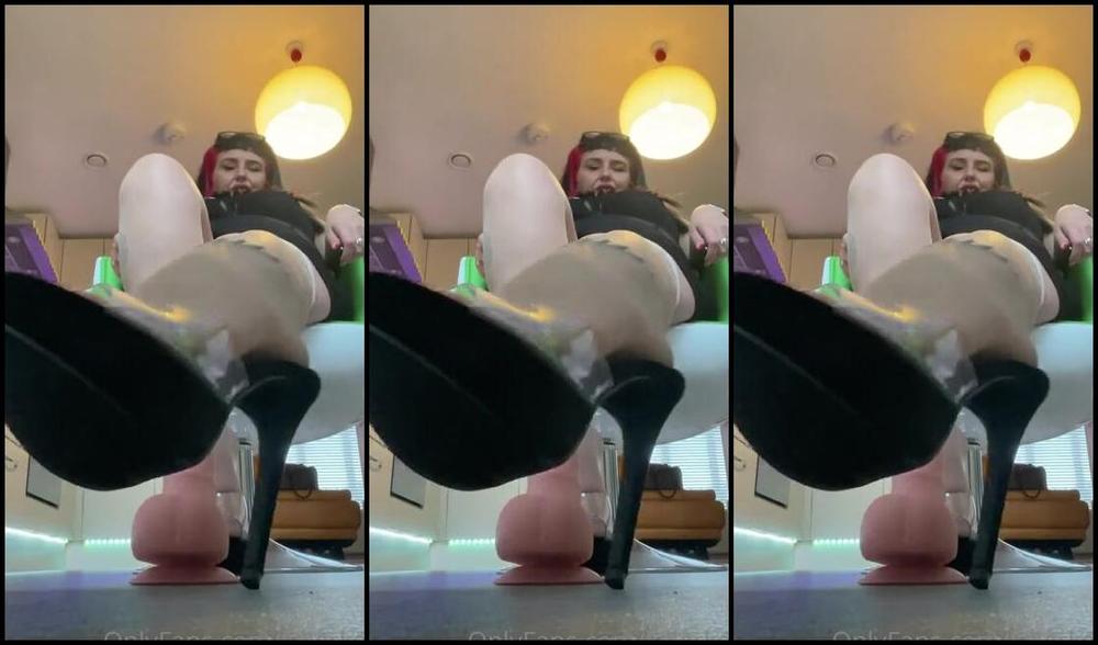 Killersexyfeets Nicknamed Killerkell Onlyfans Foot Job Friday Don T You Just Love To Be At The Disposal Of My Pretty Feet