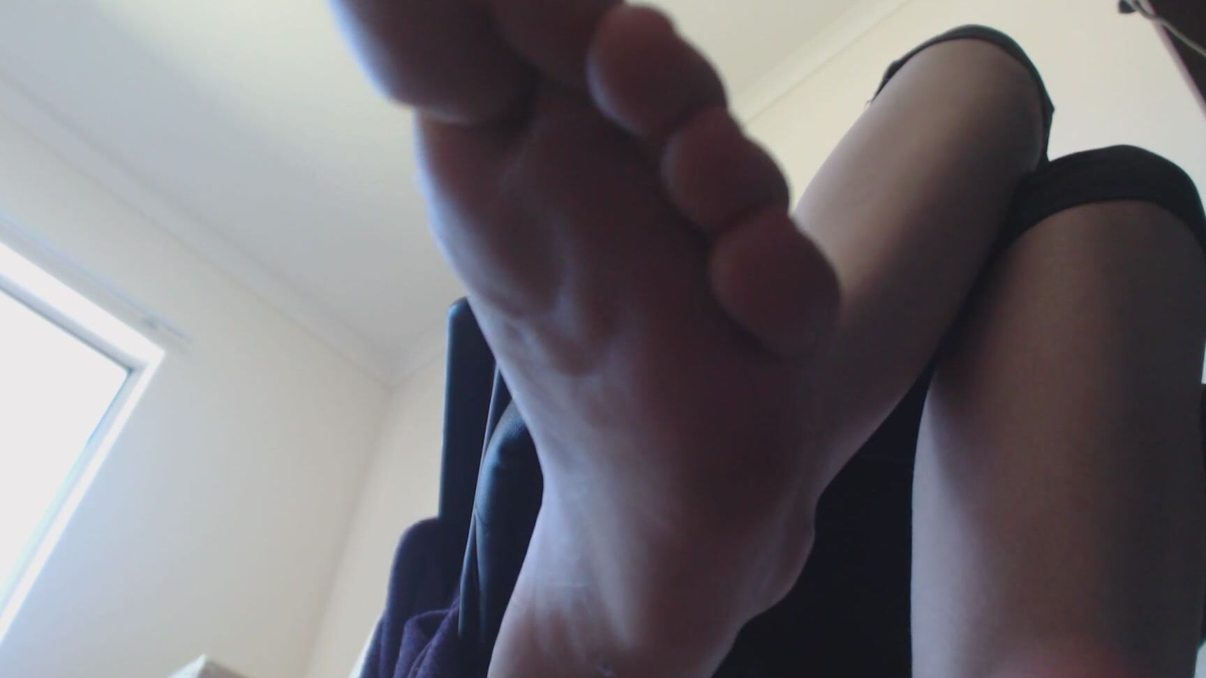 Mistress Chantel Toe Worshipper