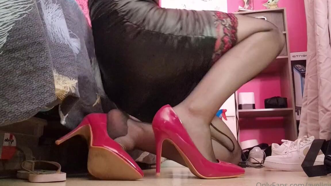 Ayellgirlfeet Nicknamed Ayellgirlfeet Onlyfans Vous Aimez Le Combo Escarpins Bas Et Robe En Simili Cuir Do You Like This Style 1